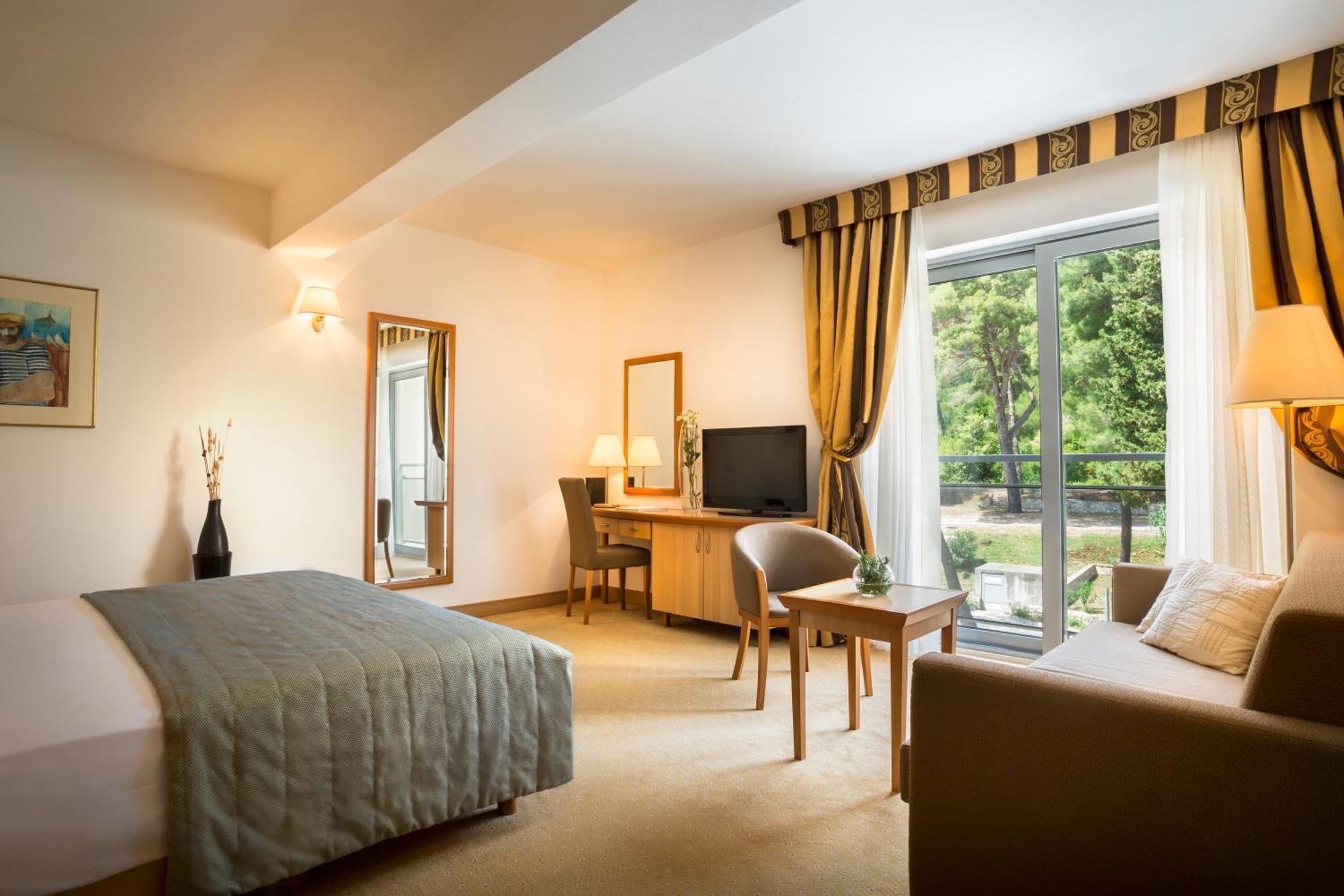 Aminess Vival Grand Azur Hotel Orebic Bagian luar foto